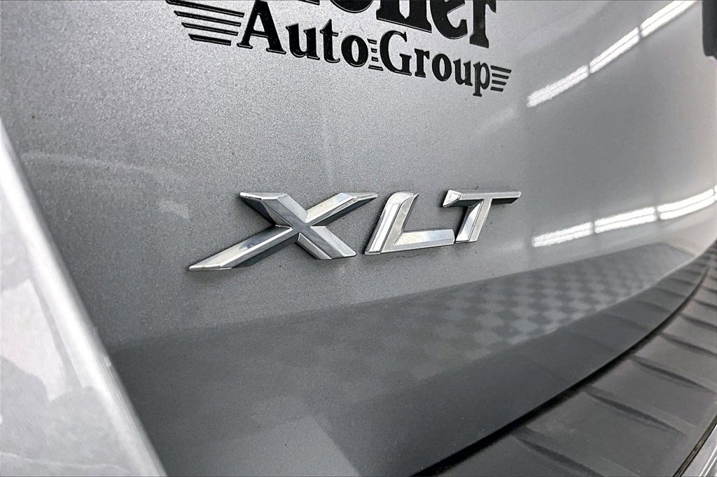 Used 2022 Ford Explorer XLT w/ Equipment Group 202A image 8