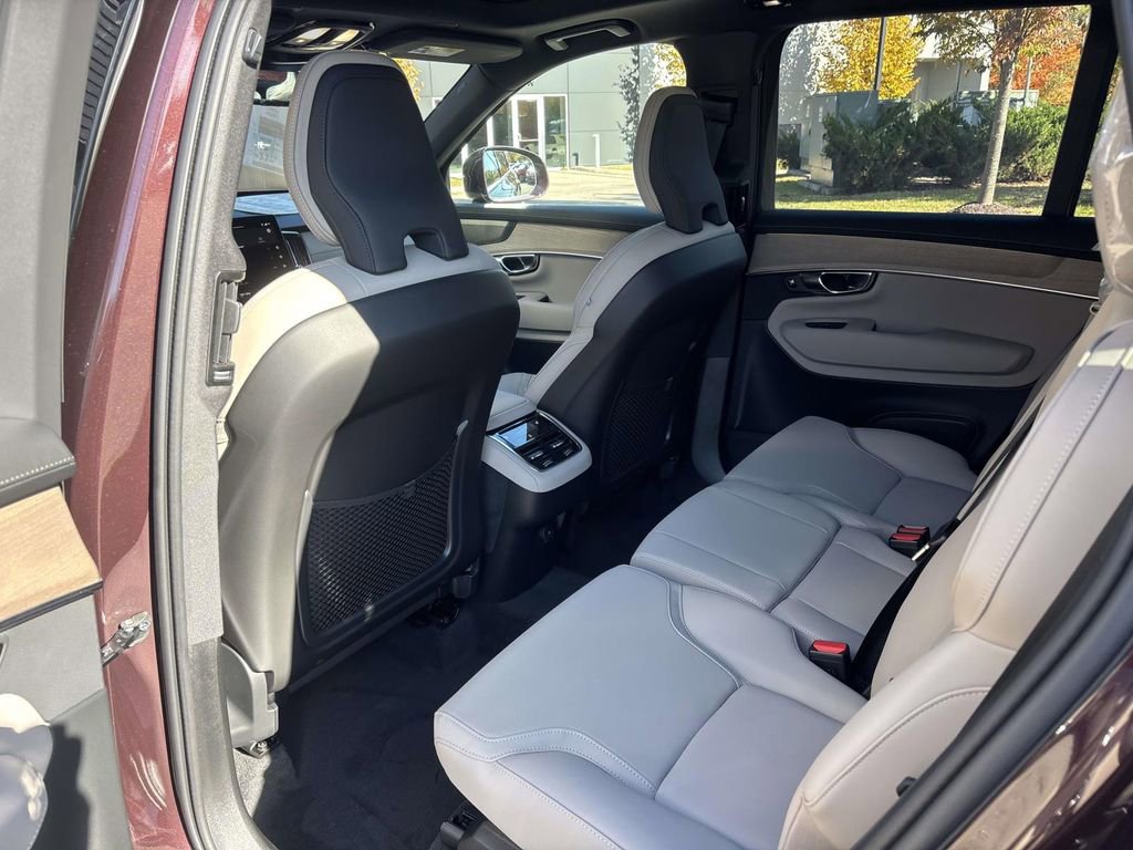 New 2026 Volvo XC90 B6 Plus w/ Protection Package Premier image 27