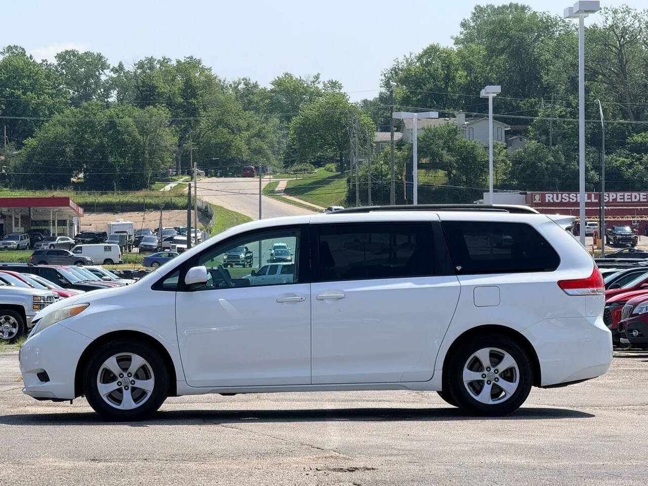 Used 2011 Toyota Sienna LE w/ Towing Pkg FWD image 5