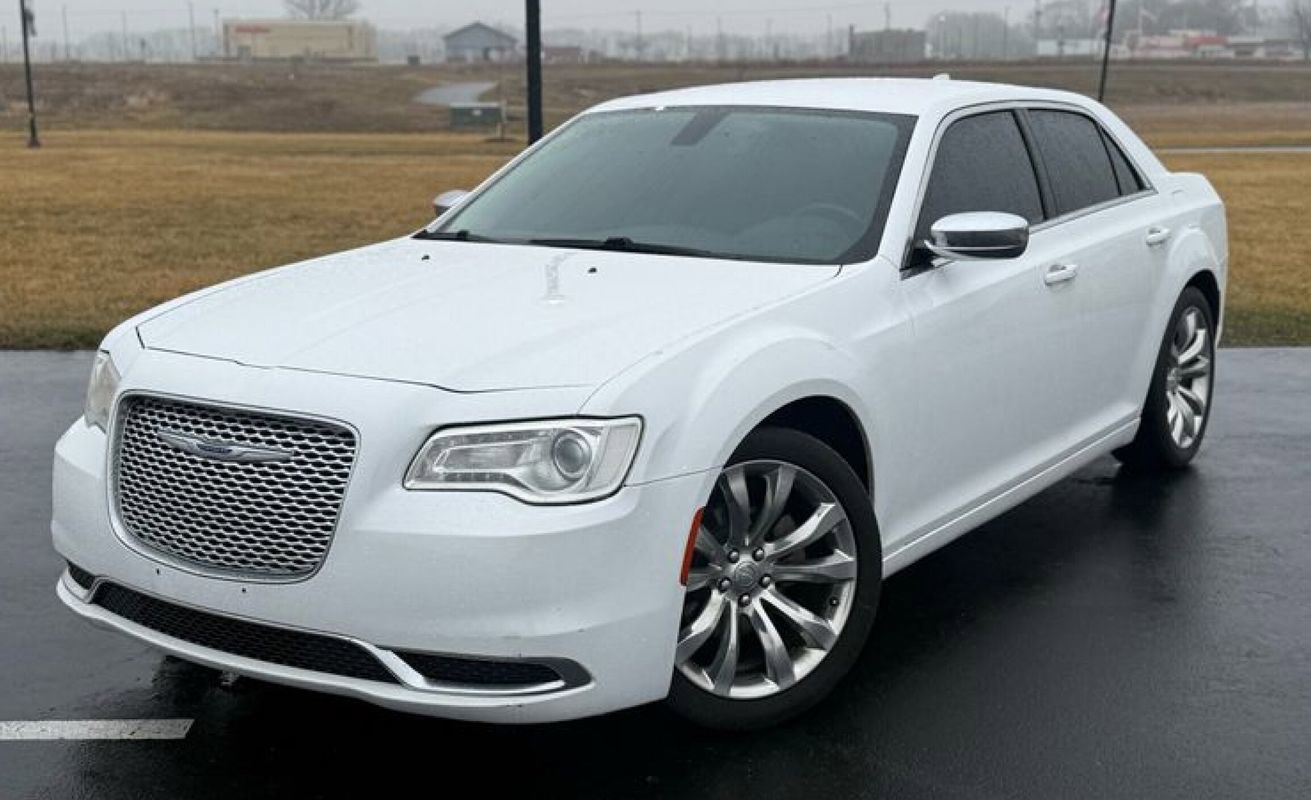 Used 2019 Chrysler 300 Touring w/ Chrome Appearance Package