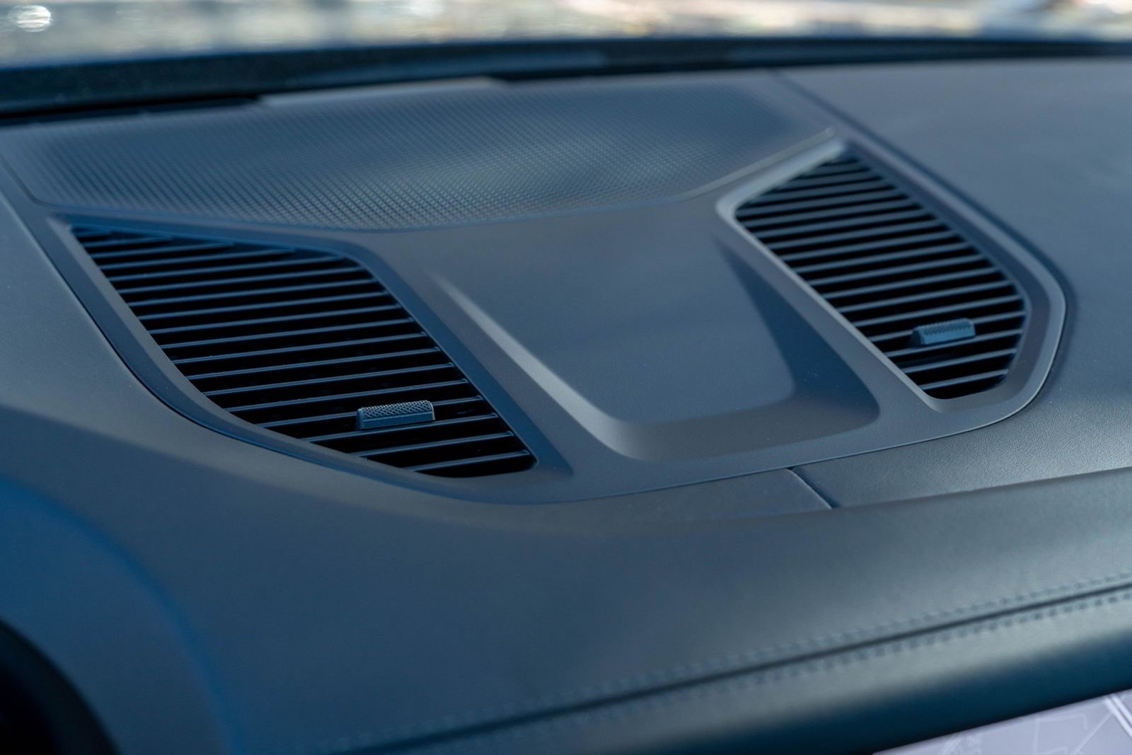 Used 2025 Porsche Cayenne image 28