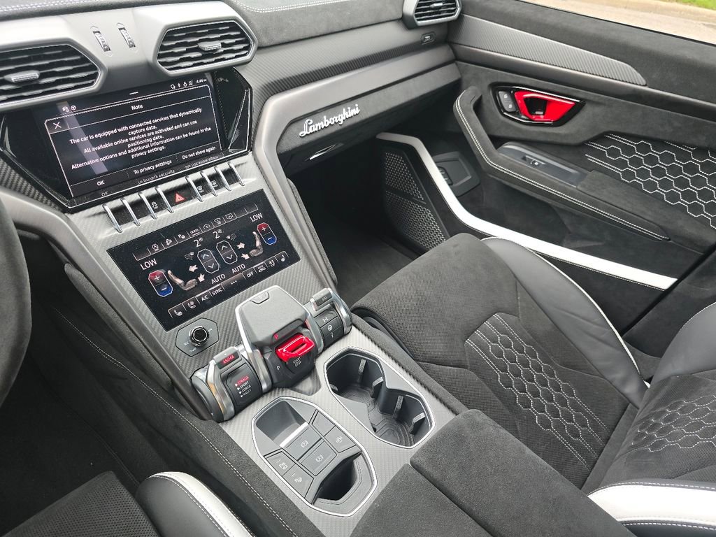 Used 2024 Lamborghini Urus Performante AWD/4WD image 30