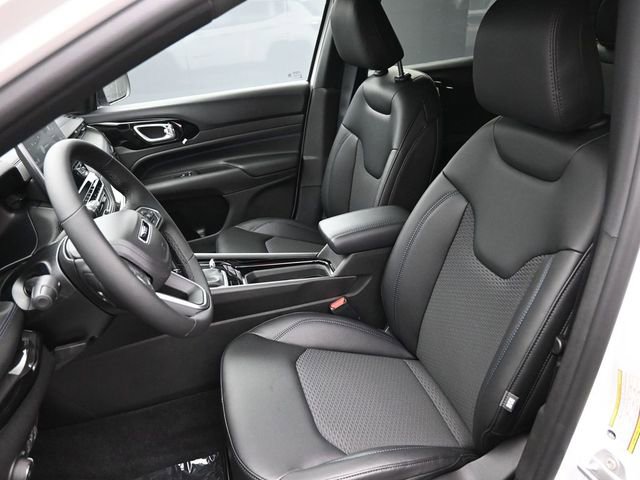 New 2026 Jeep Compass Latitude image 13
