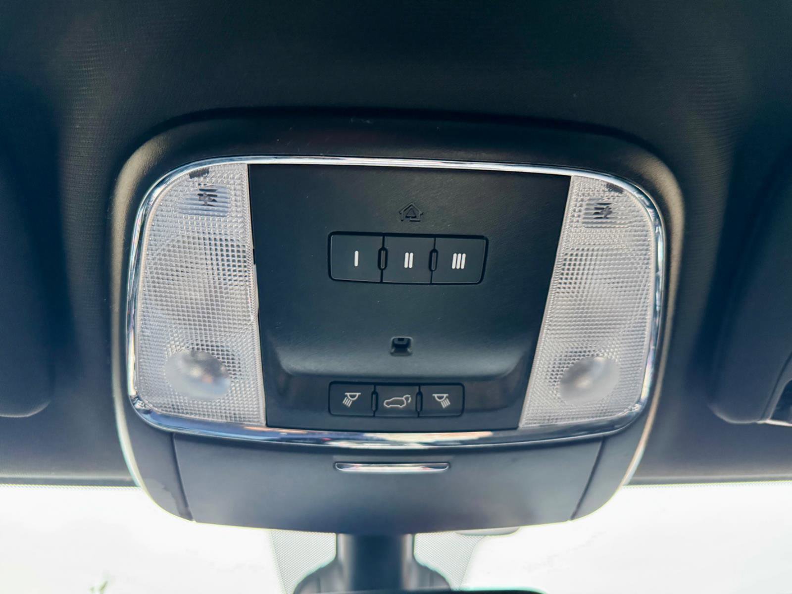 Used 2020 Jeep Grand Cherokee Altitude image 16