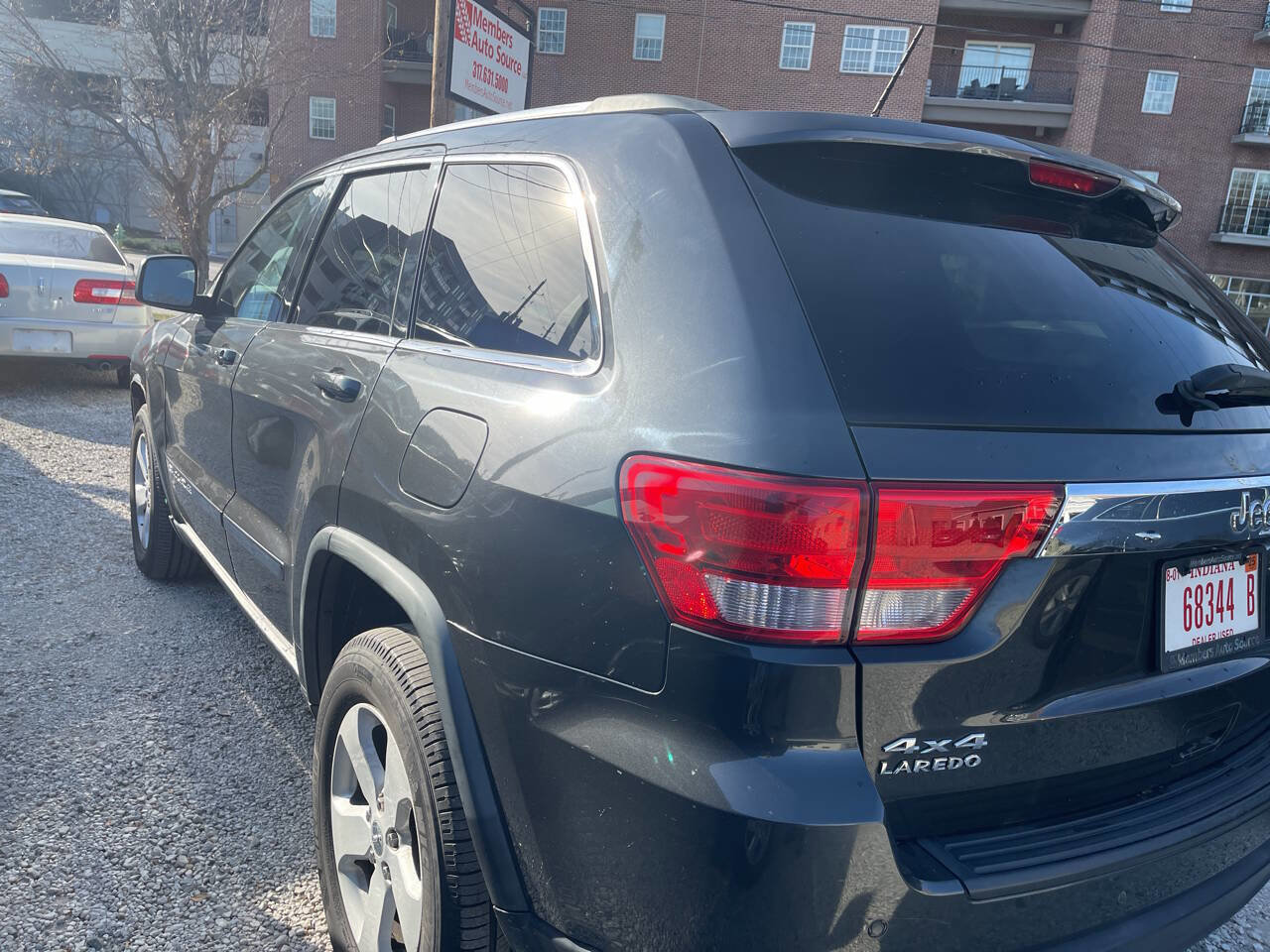 Used 2011 Jeep Grand Cherokee Laredo image 3