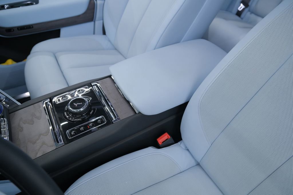 Used 2025 Rolls-Royce Cullinan AWD/4WD image 25