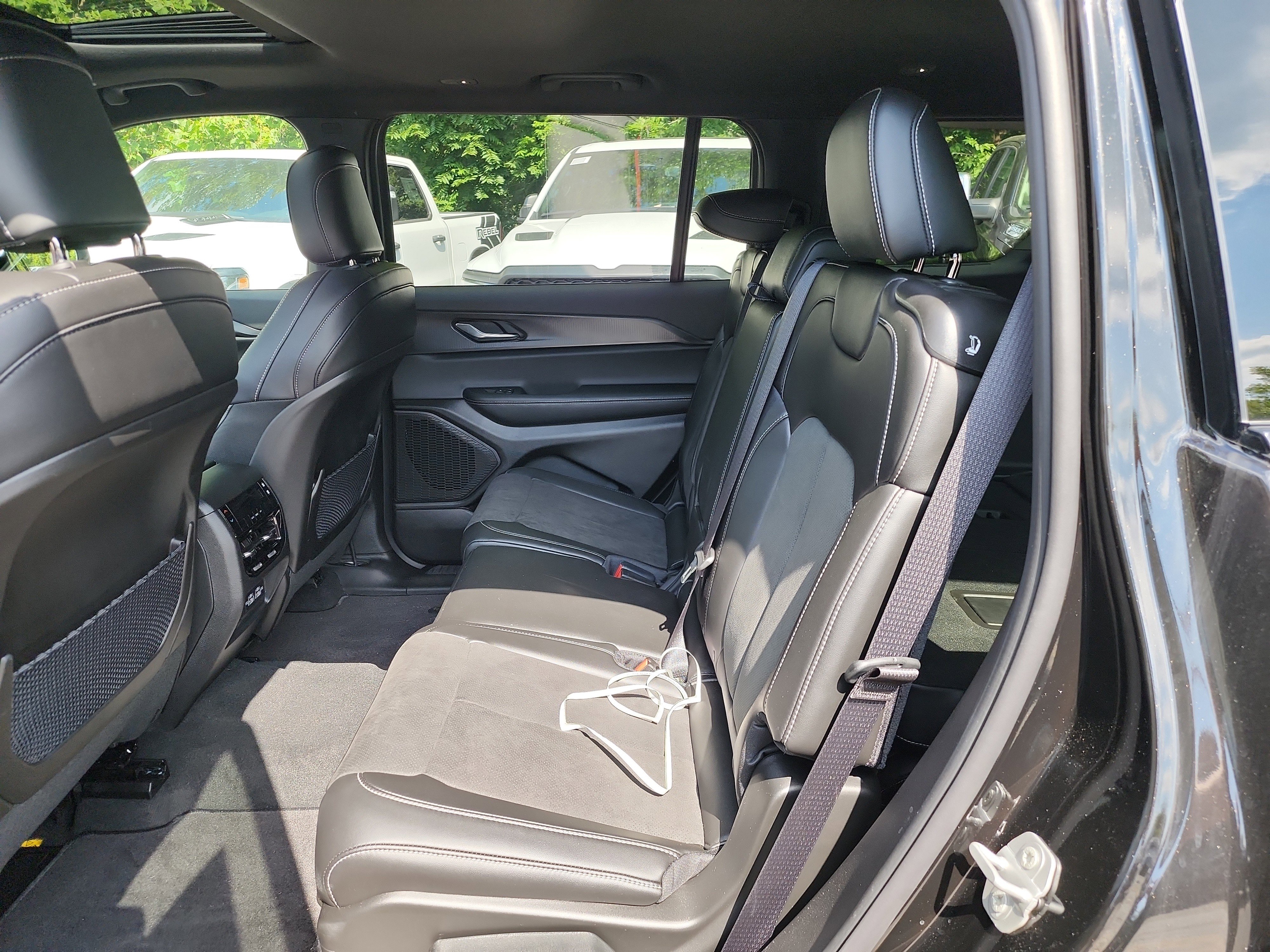 New 2025 Jeep Grand Cherokee L Altitude image 17