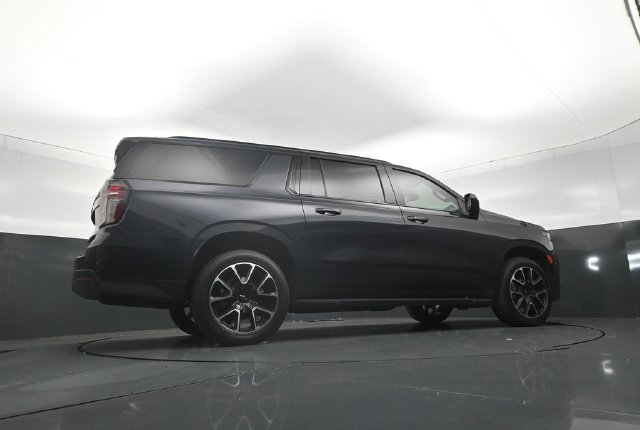 Used 2023 Chevrolet Suburban RST RWD image 37