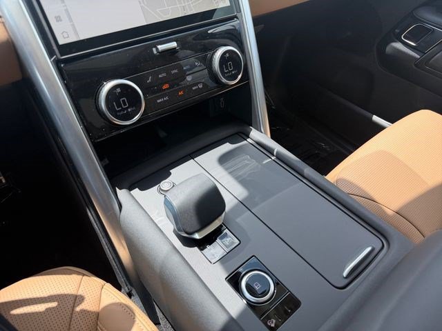 New 2026 Land Rover Discovery Limited Edition AWD/4WD image 24