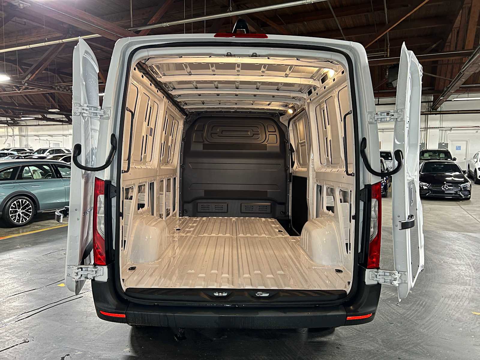 Used 2025 Mercedes-Benz Sprinter 2500 image 17