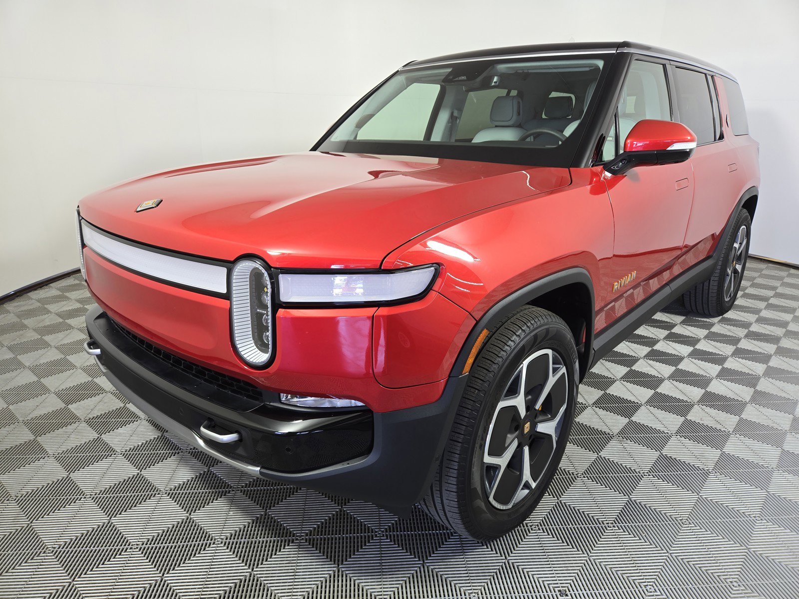 Used 2024 Rivian R1S Adventure AWD/4WD image 1