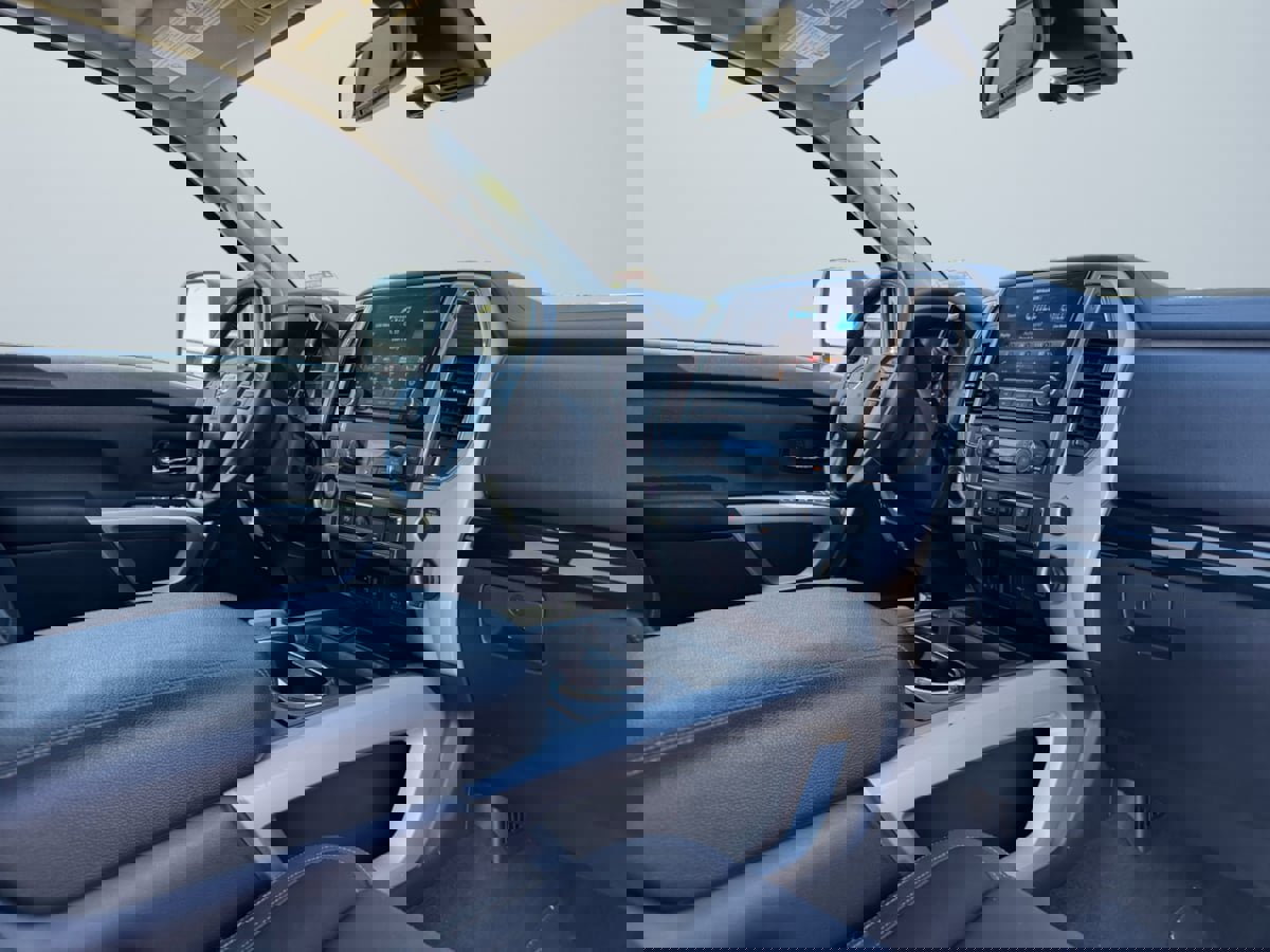 Used 2021 Nissan Titan SV w/ SV Convenience Package image 14