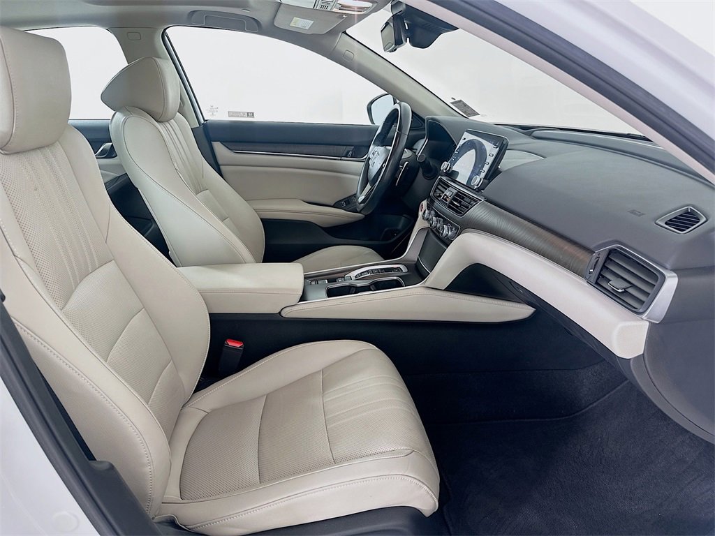 Used 2021 Honda Accord Touring image 8