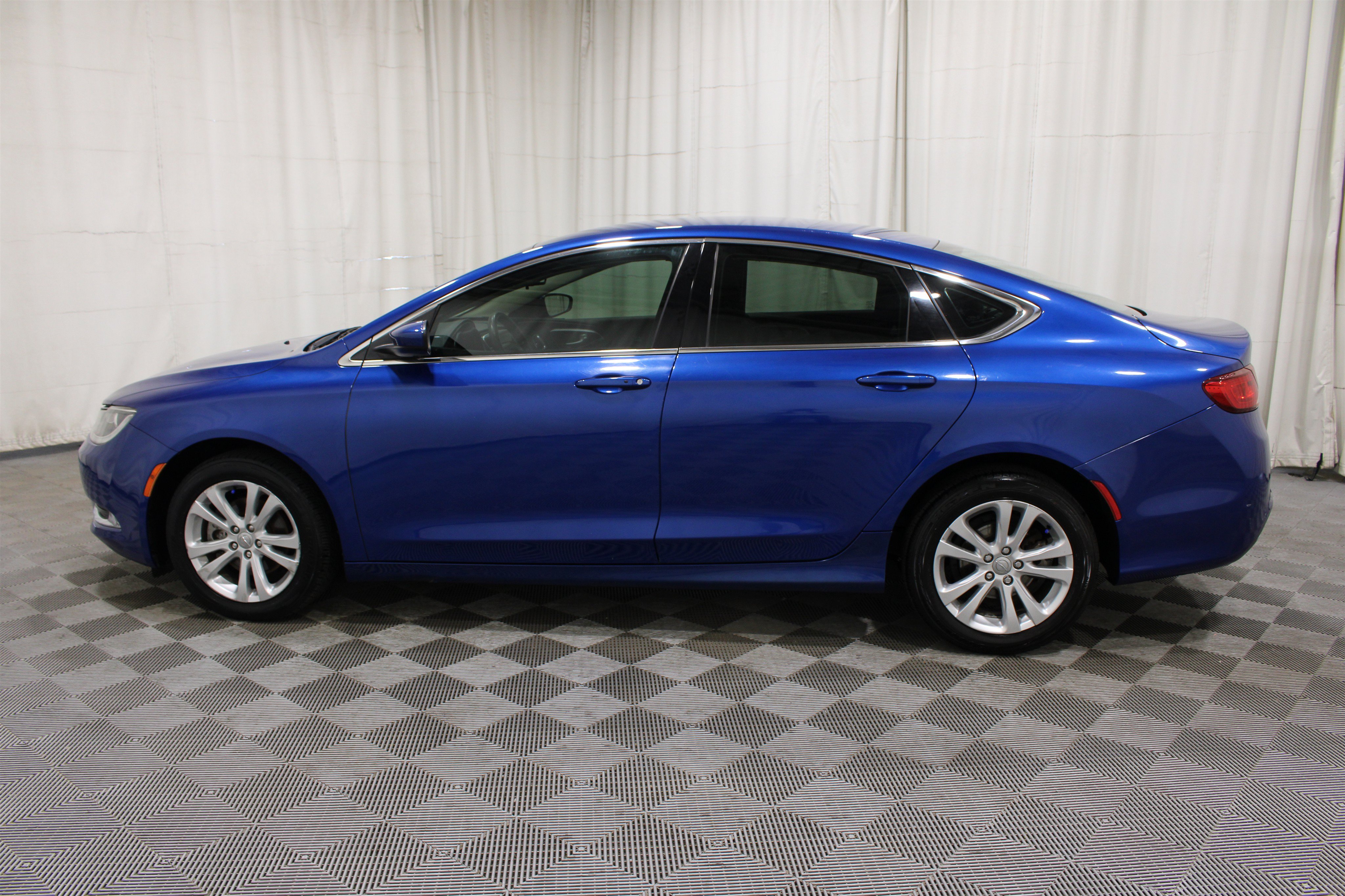 Used 2015 Chrysler 200 Limited FWD image 27
