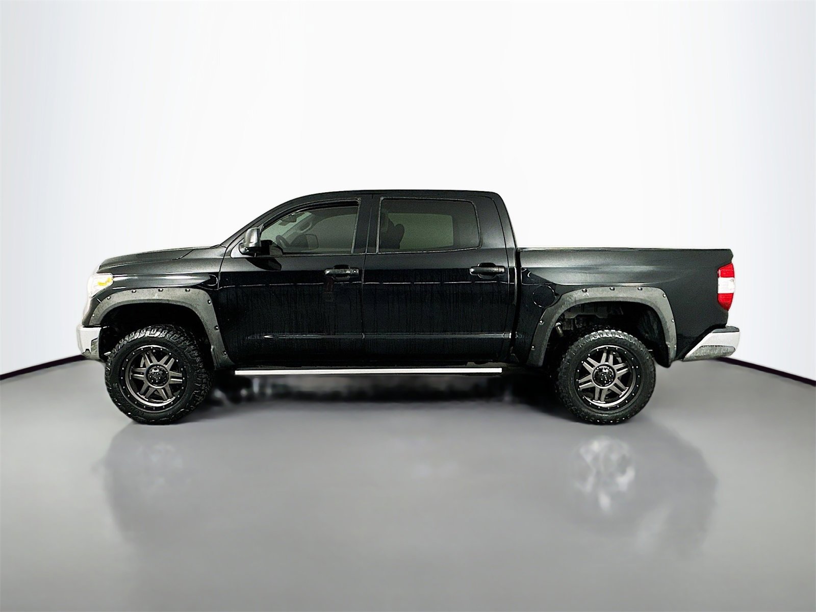 Used 2016 Toyota Tundra SR5 w/ SR5 Upgrade Package image 4