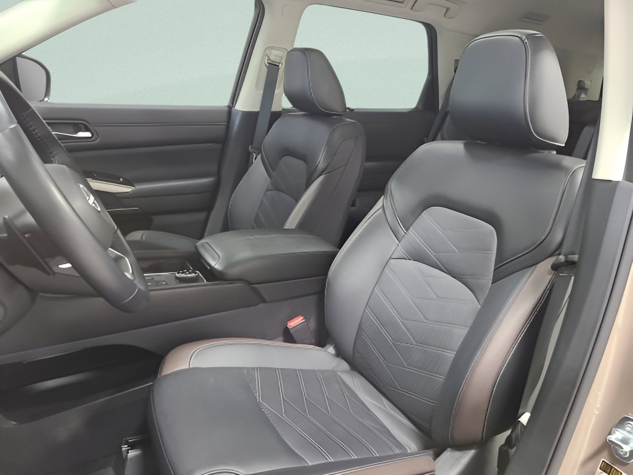 Used 2025 Nissan Pathfinder Platinum AWD/4WD image 21