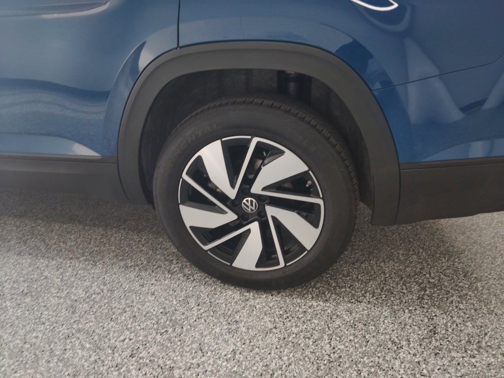 Certified 2025 Volkswagen Atlas SE image 7