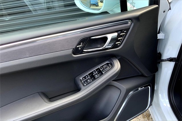 New 2026 Porsche Macan GTS image 28