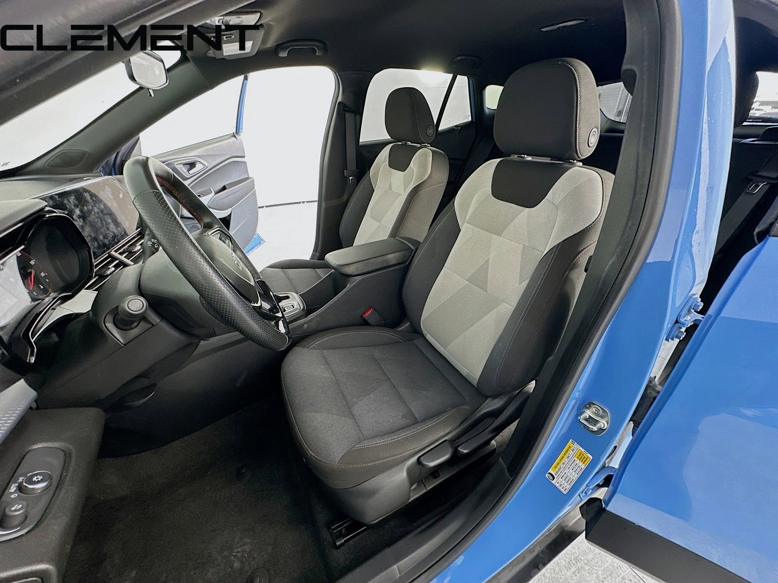 Used 2024 Chevrolet Trax RS FWD image 29