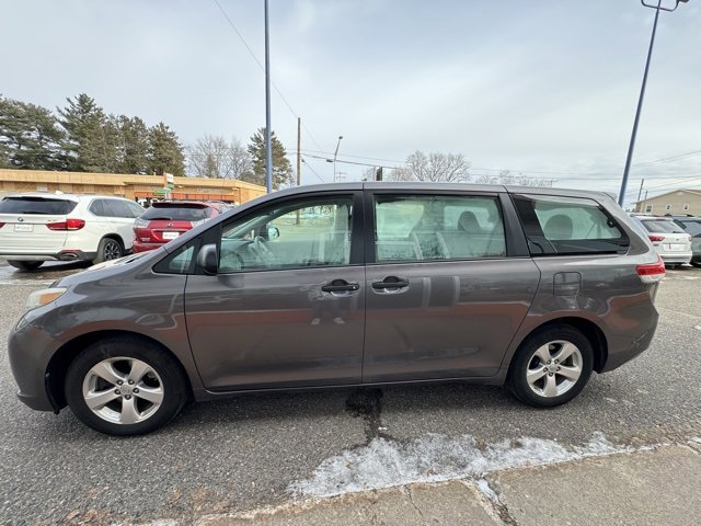 Used 2014 Toyota Sienna L image 4