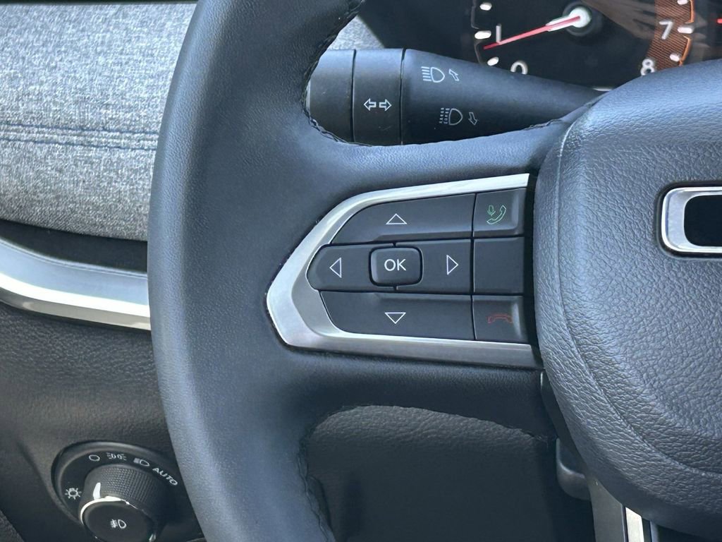Used 2024 Jeep Compass Latitude image 21