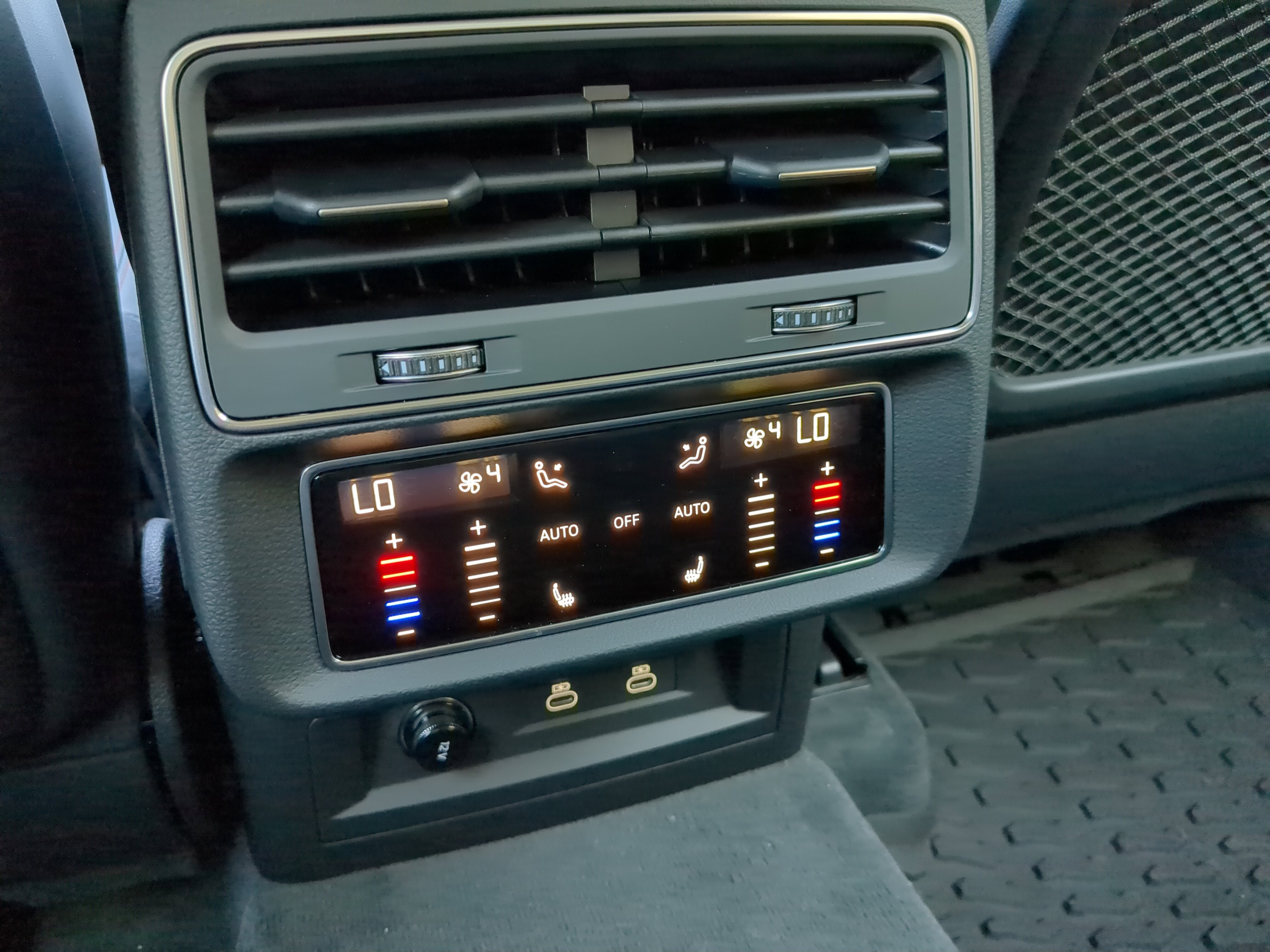 New 2026 Audi SQ8 Prestige image 16