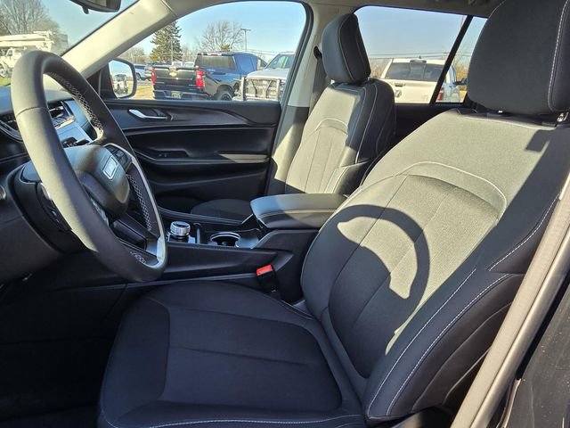 Used 2023 Jeep Grand Cherokee Laredo X image 10