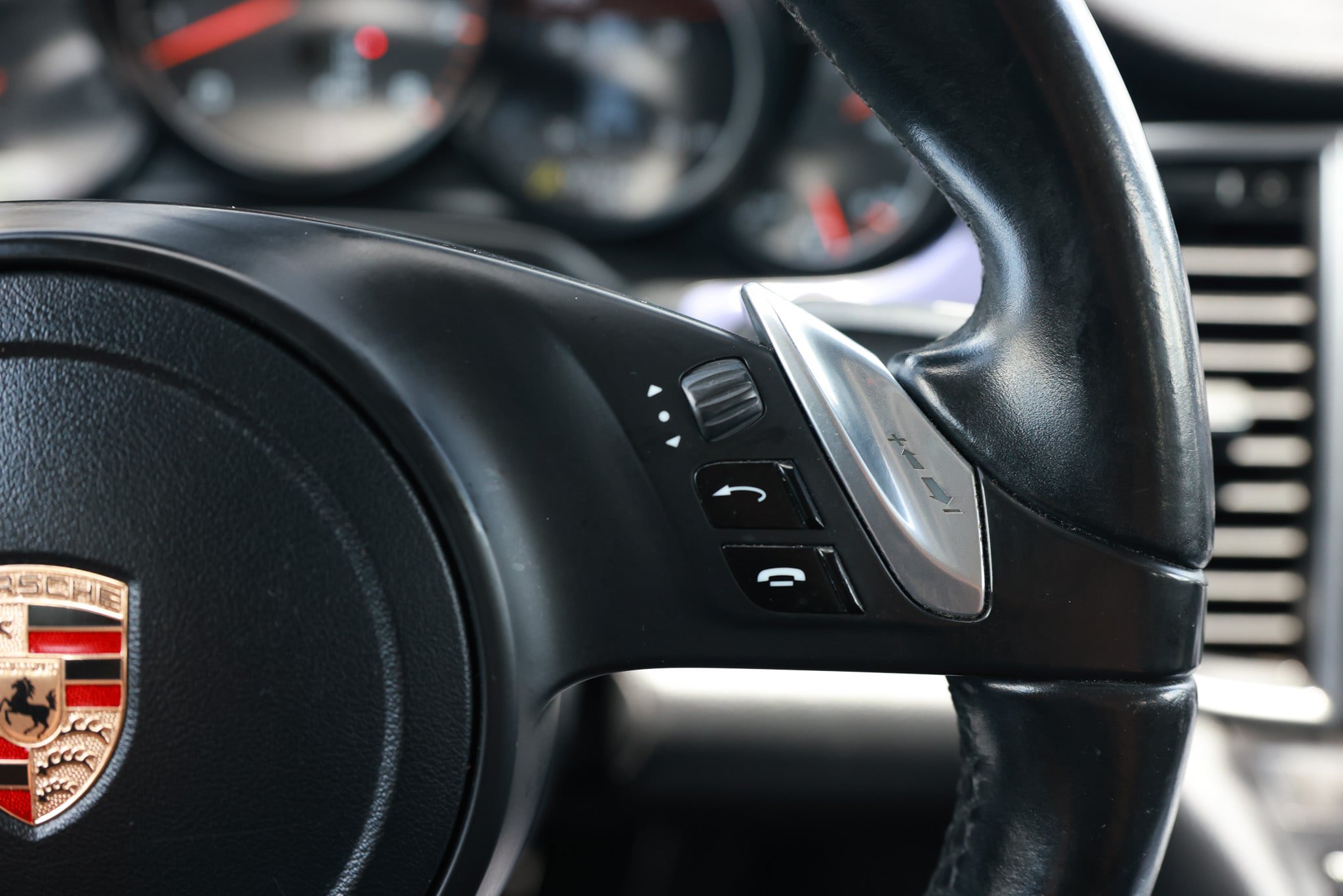 Used 2014 Porsche Panamera RWD image 32