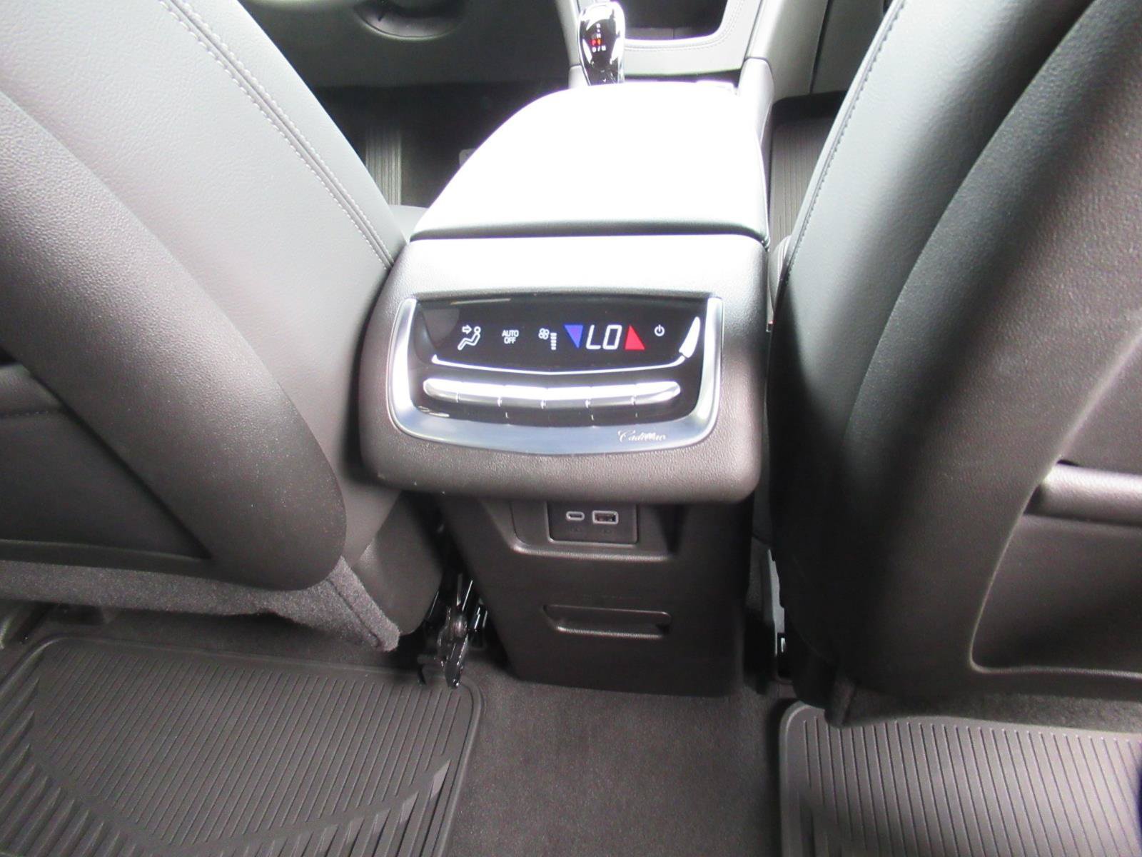 Certified 2025 Cadillac XT6 Luxury FWD image 34