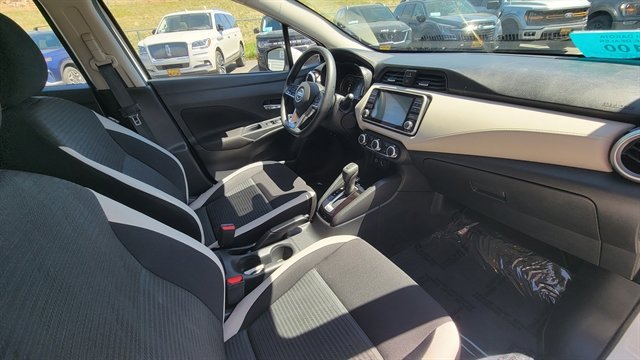 Used 2022 Nissan Versa SV w/ Trunk Package FWD image 39