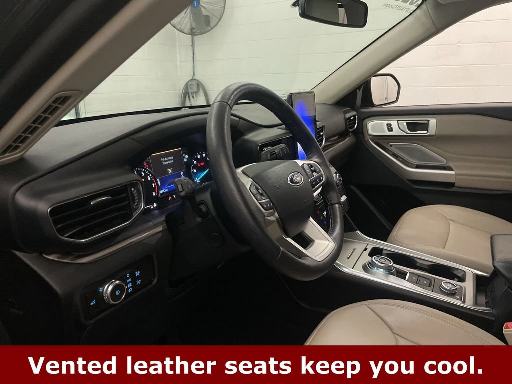 Used 2023 Ford Explorer Limited w/ Limited Technology Package image 4