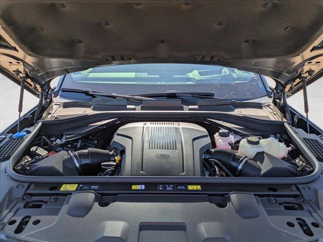 New 2025 Land Rover Range Rover Long Wheelbase SE image 17