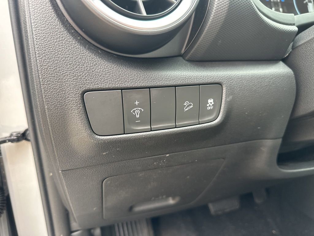 Used 2023 Hyundai Kona Limited image 11