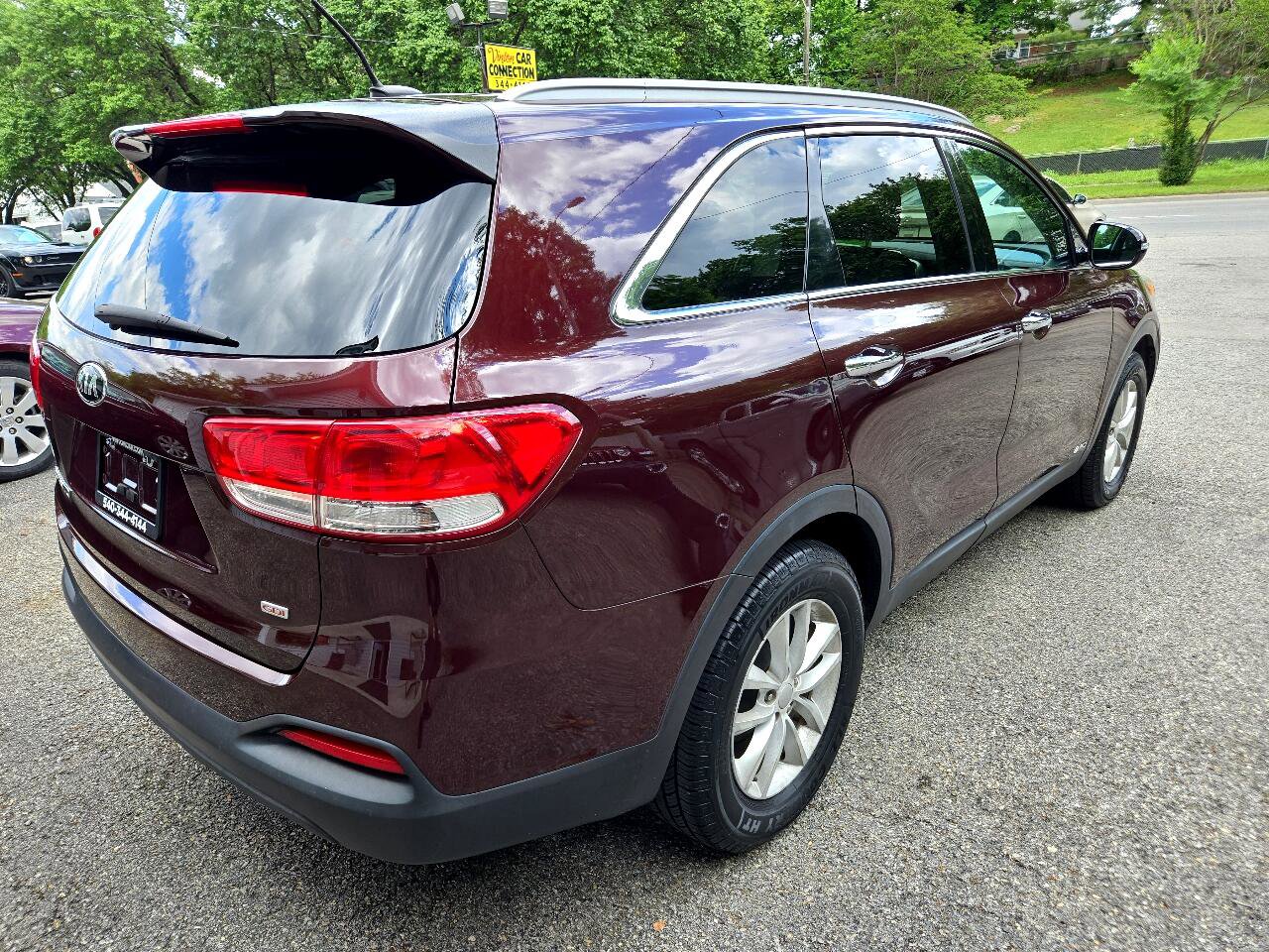 Used 2017 Kia Sorento AWD image 5