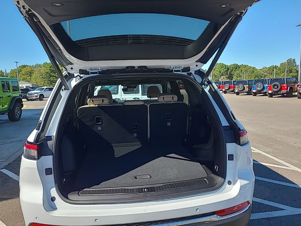 New 2025 Jeep Grand Cherokee Limited w/ Luxury Tech Group II image 17