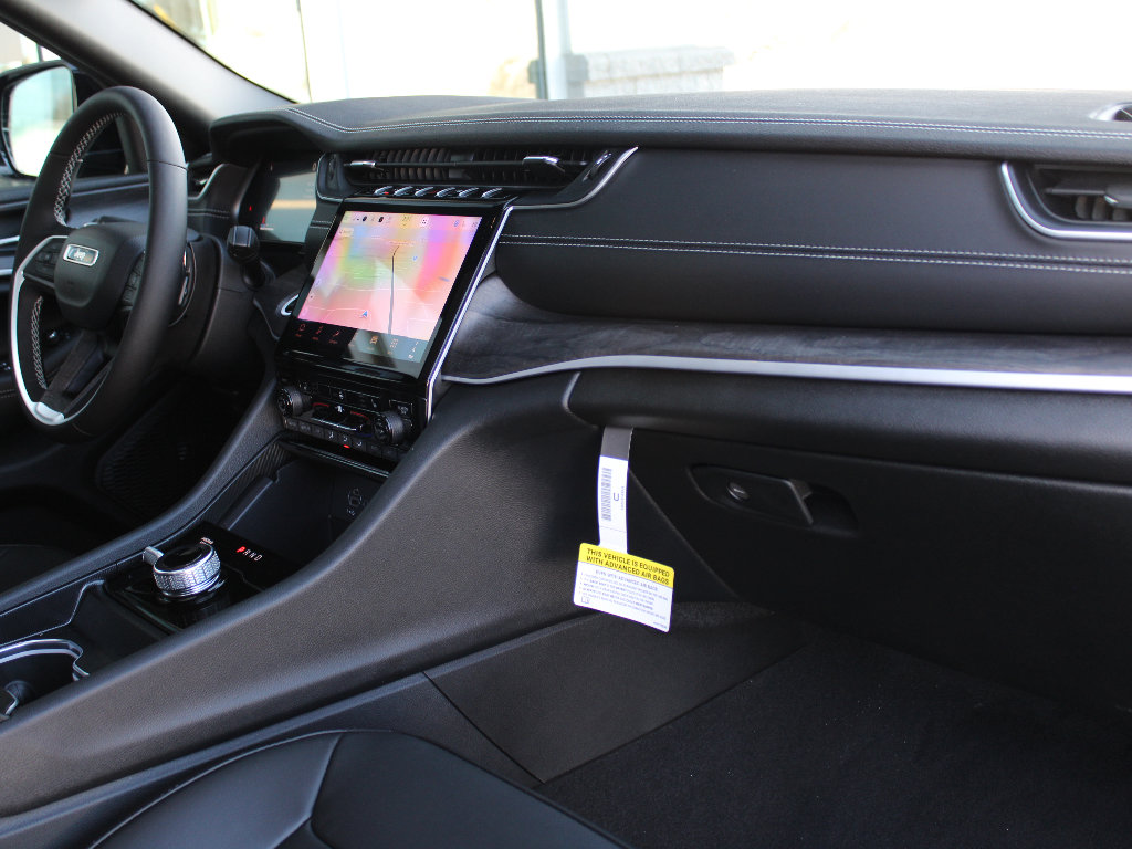 New 2025 Jeep Grand Cherokee Limited w/ Trailer Tow Package image 25