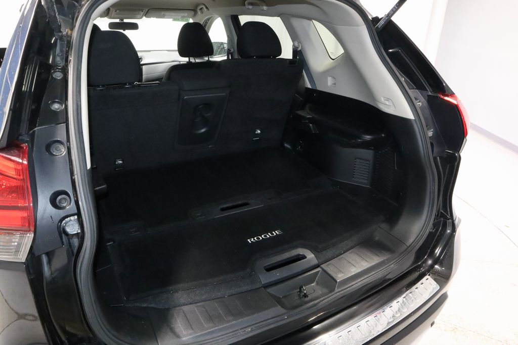 Used 2017 Nissan Rogue S w/ S Appearance Package FWD image 13
