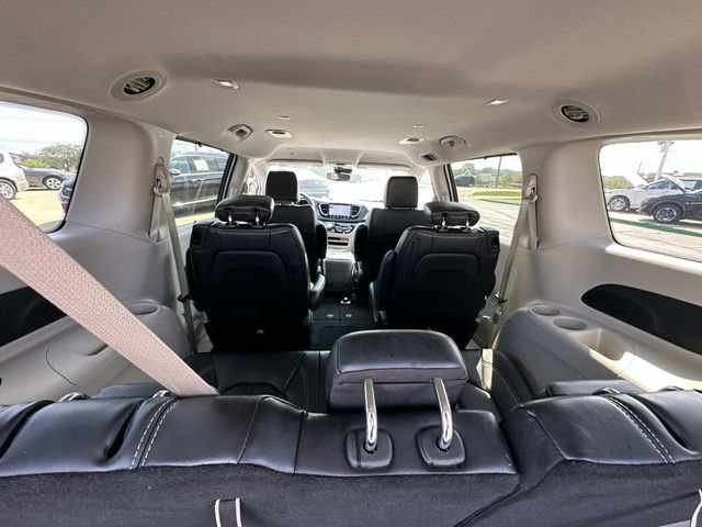 Used 2024 Chrysler Pacifica Touring-L FWD image 15