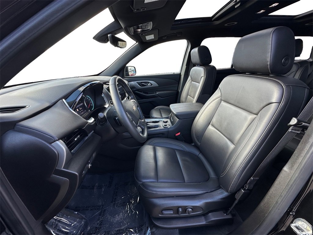 Used 2023 Chevrolet Traverse LT w/ LT Premium Package image 9
