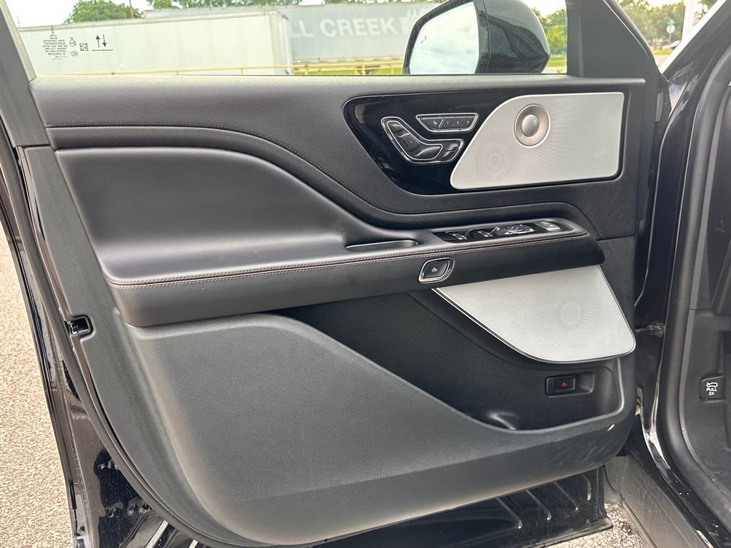 Used 2024 Lincoln Aviator Reserve w/ Equipment Group 201A AWD/4WD image 18