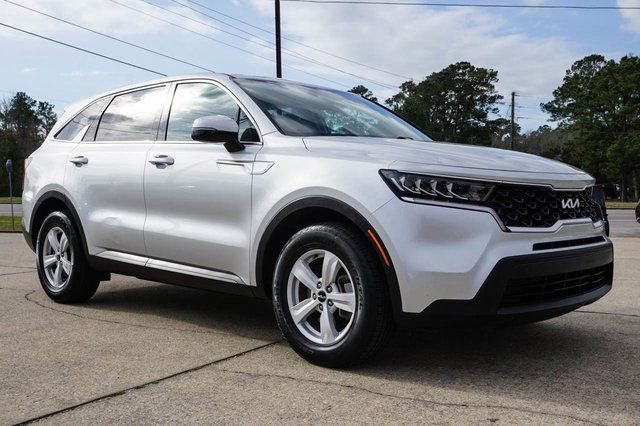 Used 2022 Kia Sorento LX image 2