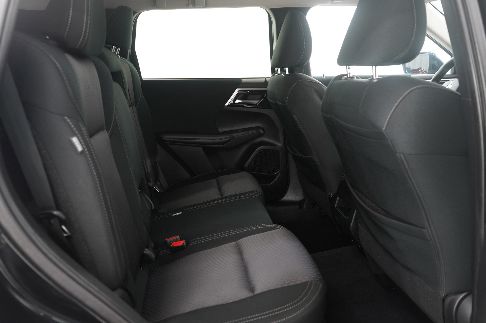 Used 2024 Mitsubishi Outlander ES image 12