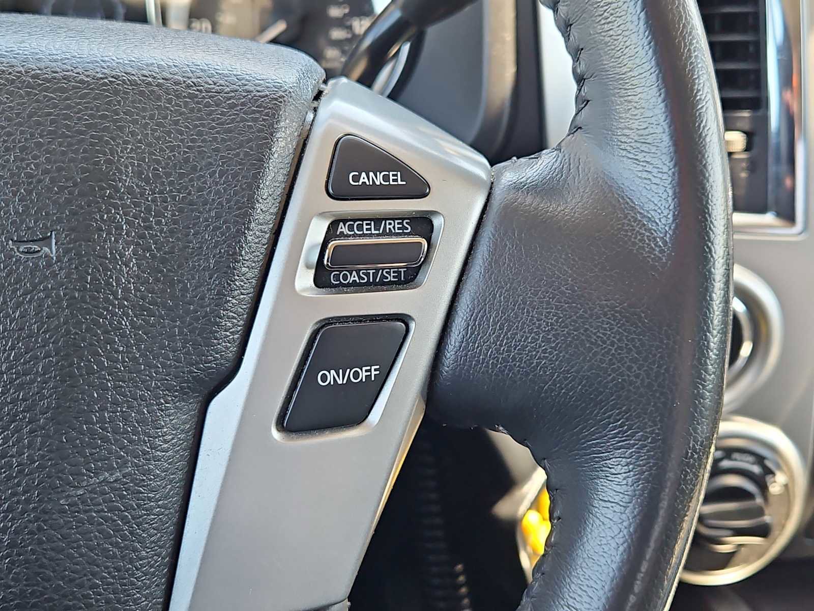 Used 2017 Nissan Titan SV AWD/4WD image 27