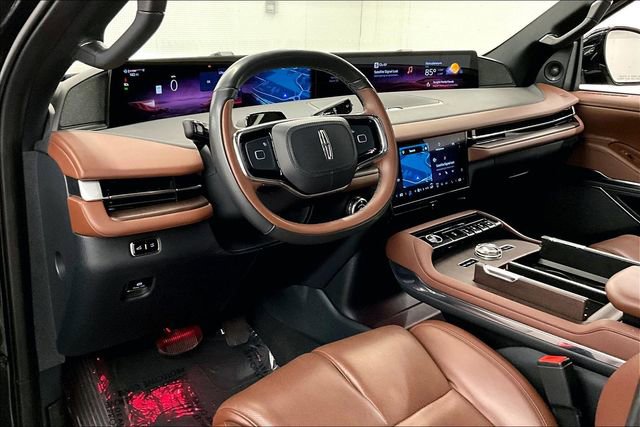 Used 2025 Lincoln Navigator Reserve image 17