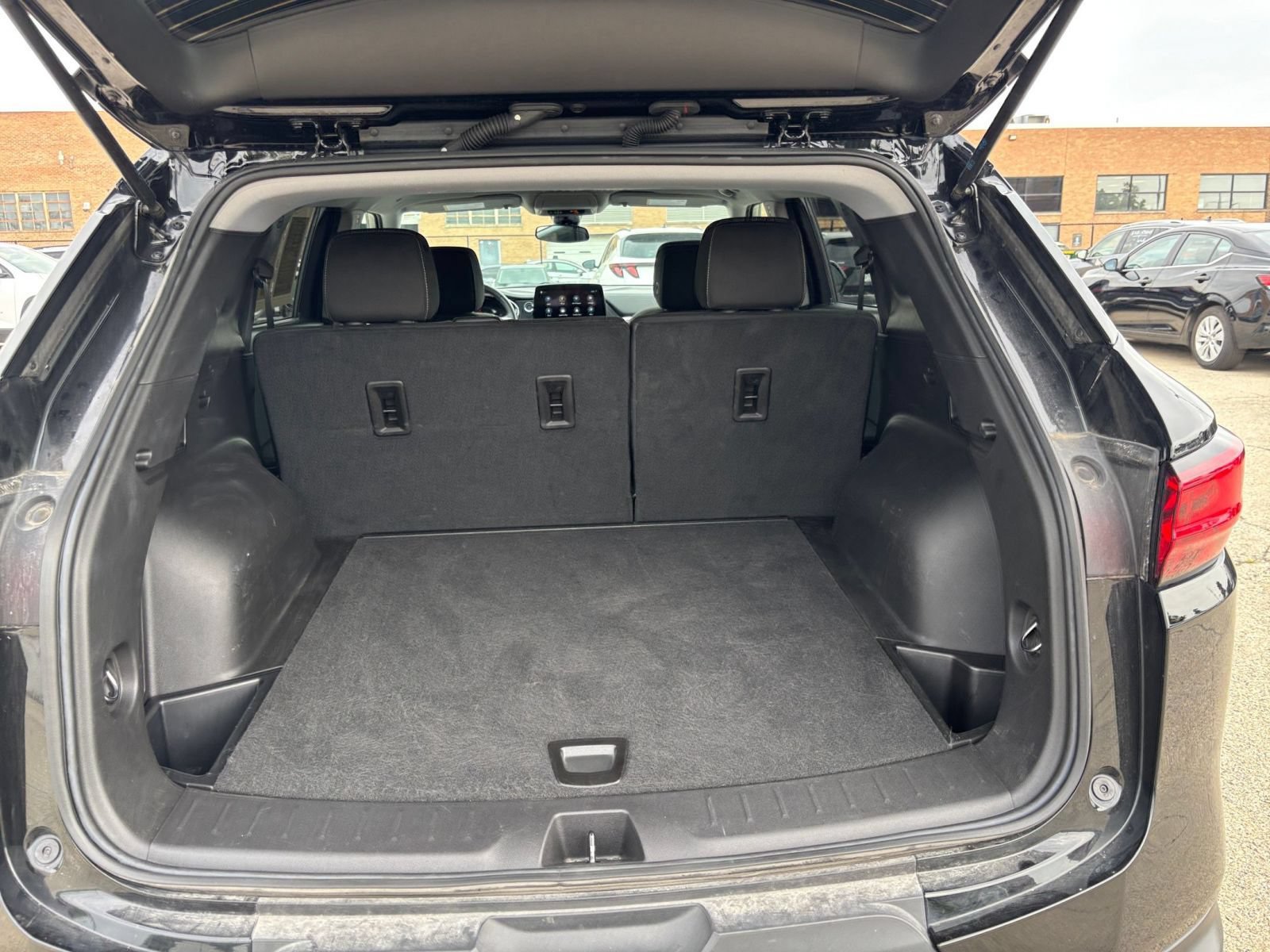 Used 2025 Chevrolet Blazer LT FWD image 32