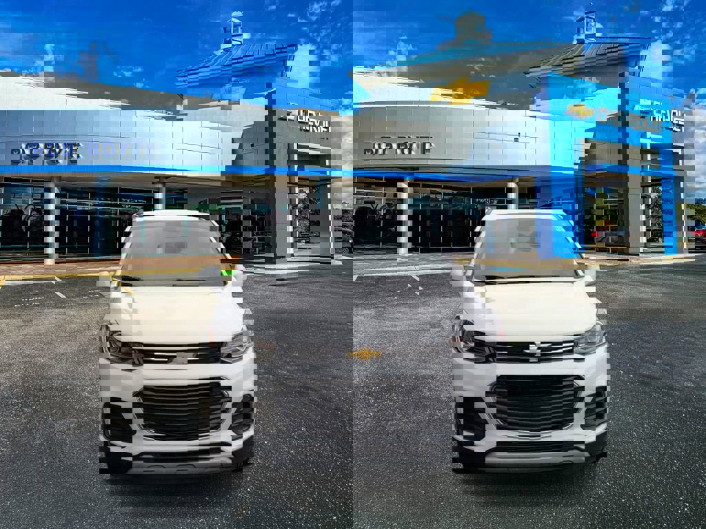 Used 2020 Chevrolet Trax LT w/ LT Convenience Package image 9