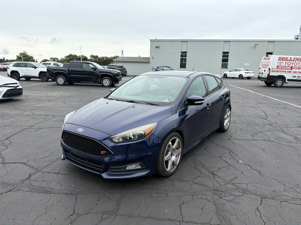Used 2017 Ford Focus ST w/ Equipment Group 401A FWD image 2