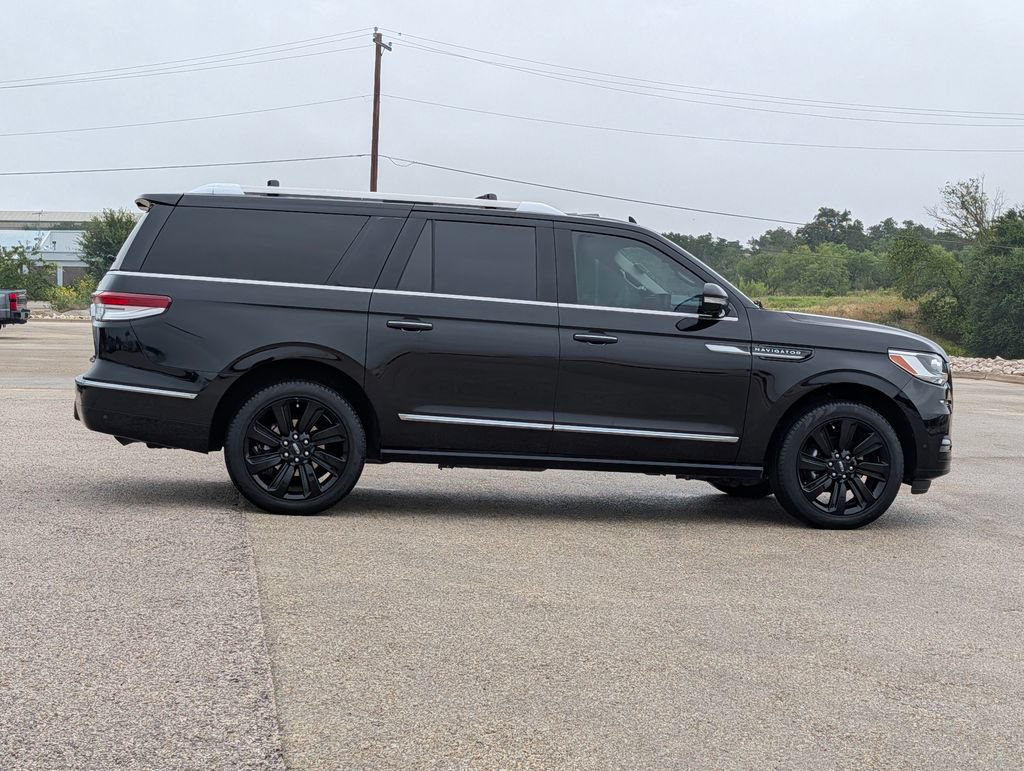 Used 2024 Lincoln Navigator L Reserve AWD/4WD image 2