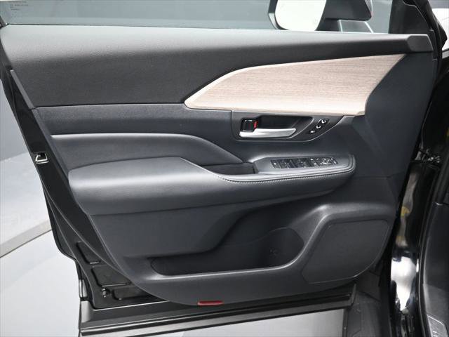 Certified 2026 Toyota Grand Highlander Platinum AWD/4WD image 13