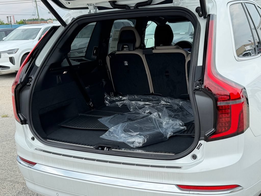 New 2026 Volvo XC90 B6 Plus w/ Protection Package Premier AWD/4WD image 13